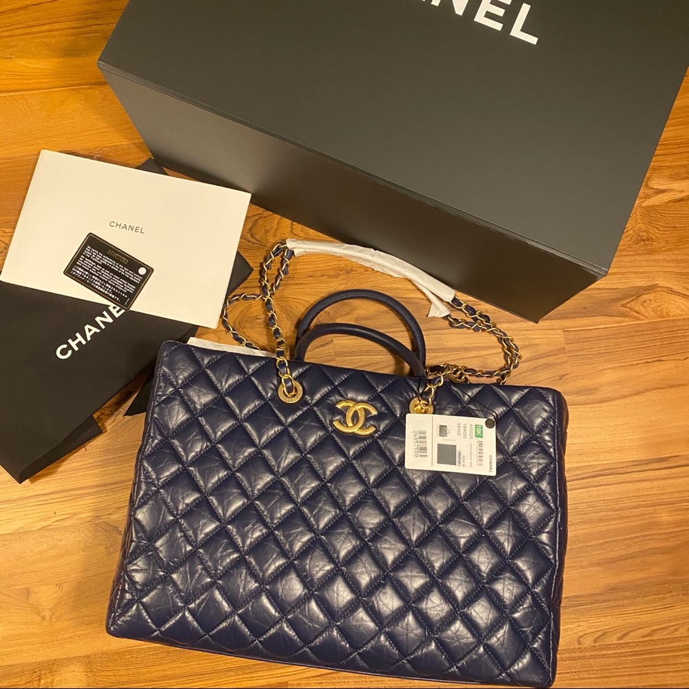 🚫SOLD🚫 BNWT Chanel Large Shopping Tote Navy GHW - Picture 2 of 10